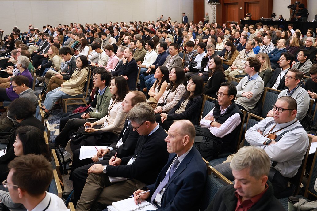 Why Associations Hire Customer Service Keynote Speakers to Elevate Member Value